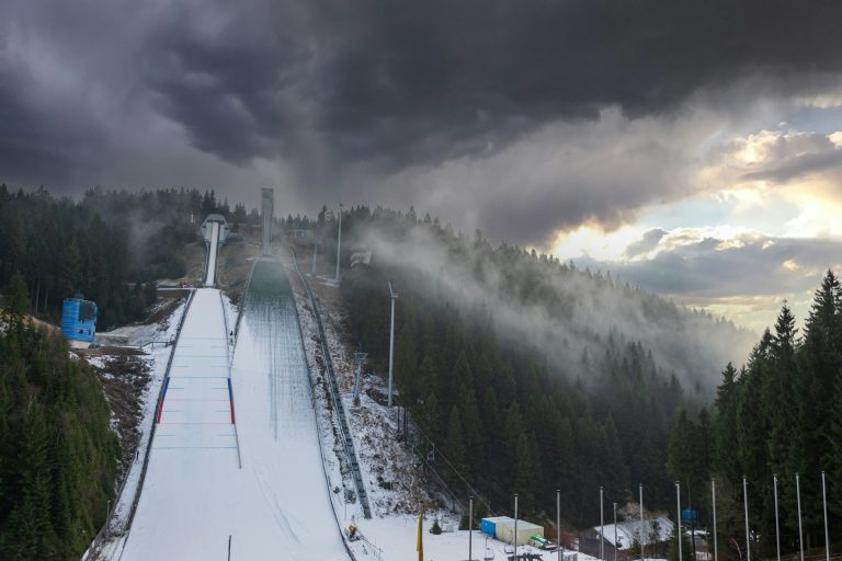 Jakie są godziny skoków dzisiaj? Kwalifikacje w Oberstdorfie odbędą się w czwartek.