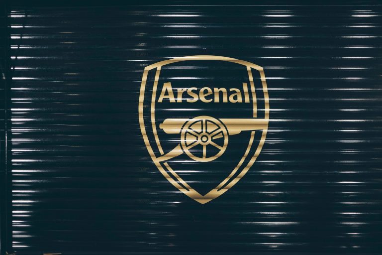 Słodko-gorzkie dni na The Emirates. Arsenal mknie jak walec, ale uraz White’a mocno komplikuje plany